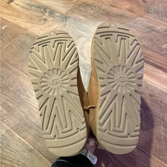 UGG Classic Ultra Mini Chestnut size 8 - Picture 3 of 3